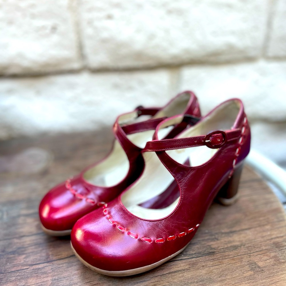 John Fluevog “Operetta” heels size 7